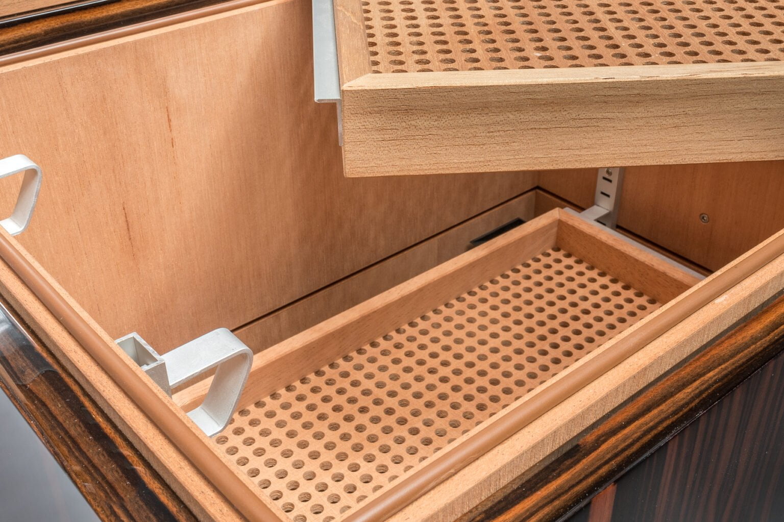 GERBER Humidor Monolith Luxury furniture with an electronic humidifer