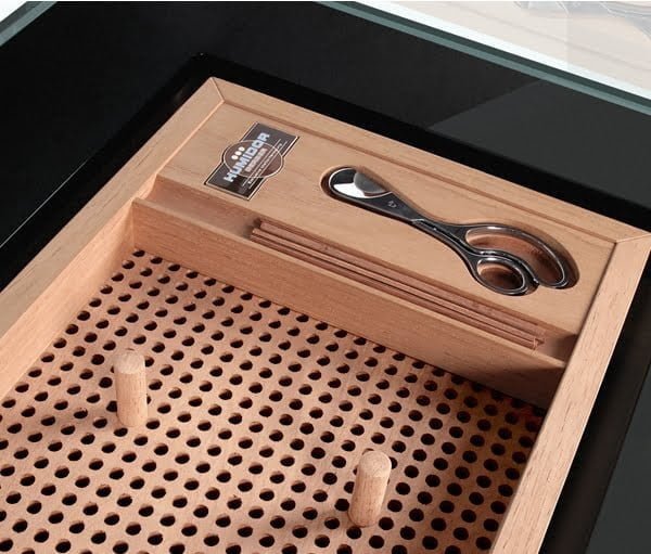Best way of cigar presentation - Gerber Humidor Ascension in black lacquer and Spanish cedar