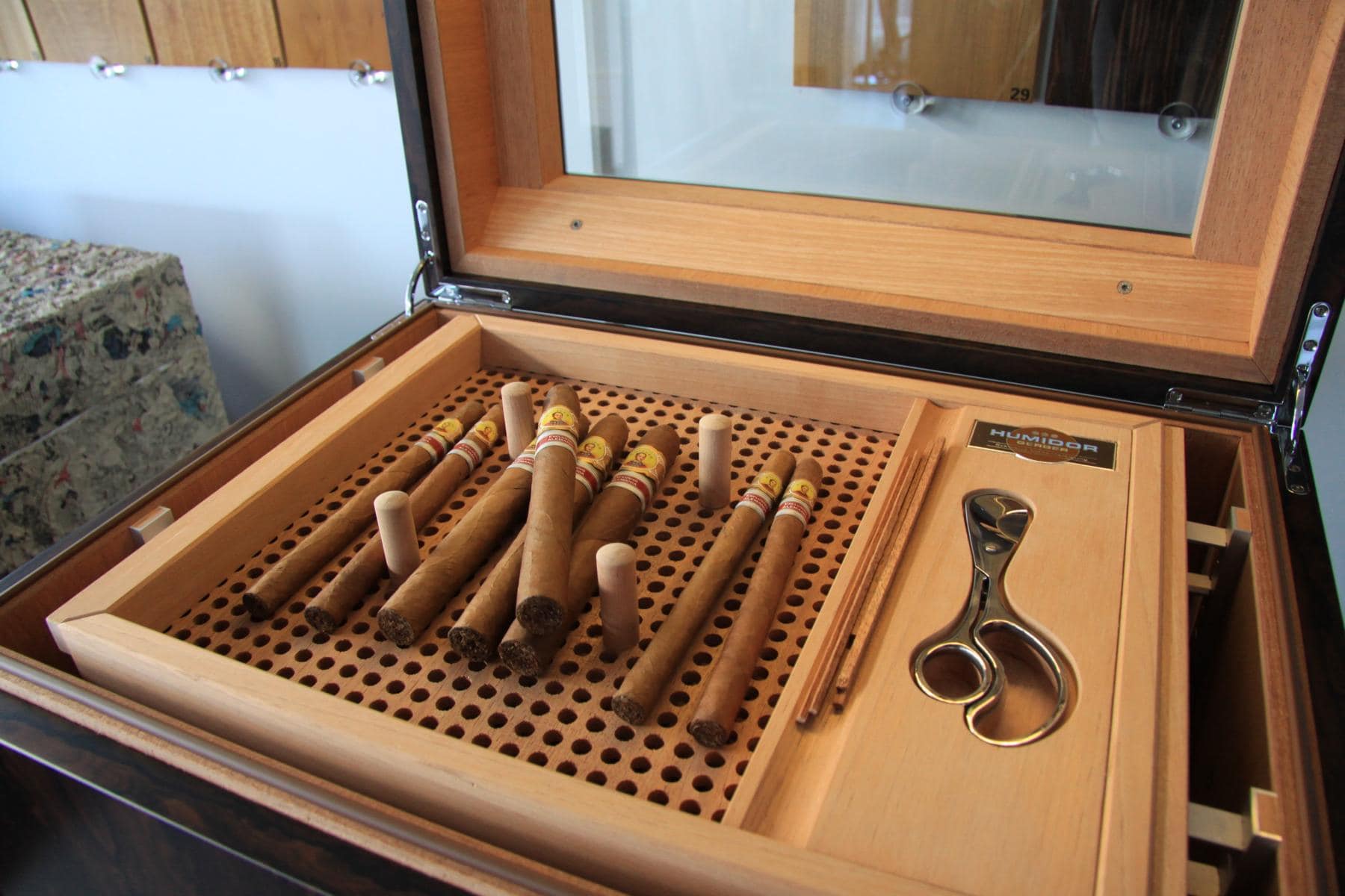 Storage und presentation of loose cigars originally spanish cedar Gerber humidor