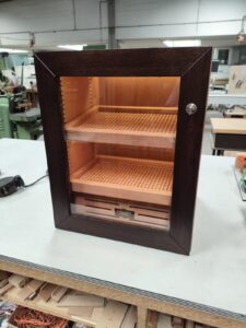 humidor gerber built in oak stained humidifier (01)